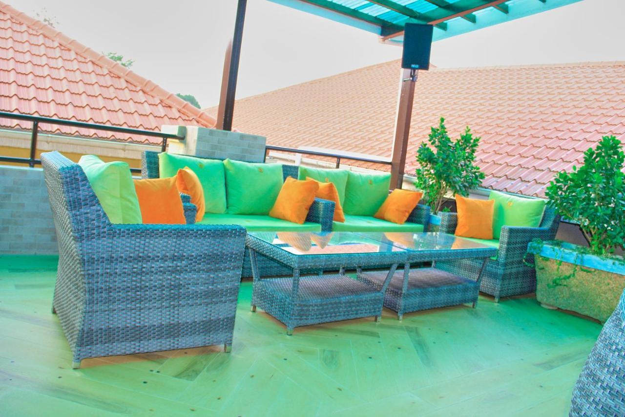 Golden Castle Hotel Hoima Екстер'єр фото