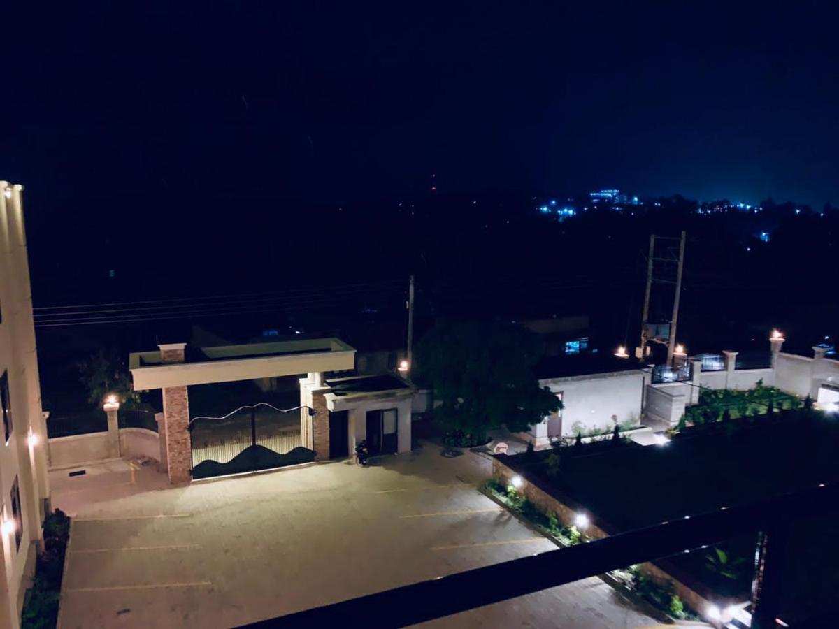 Golden Castle Hotel Hoima Екстер'єр фото