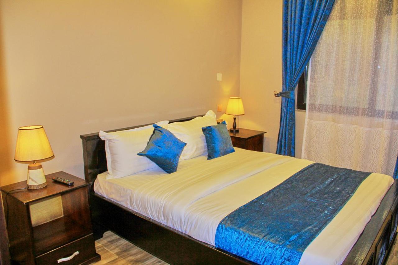 Golden Castle Hotel Hoima Екстер'єр фото