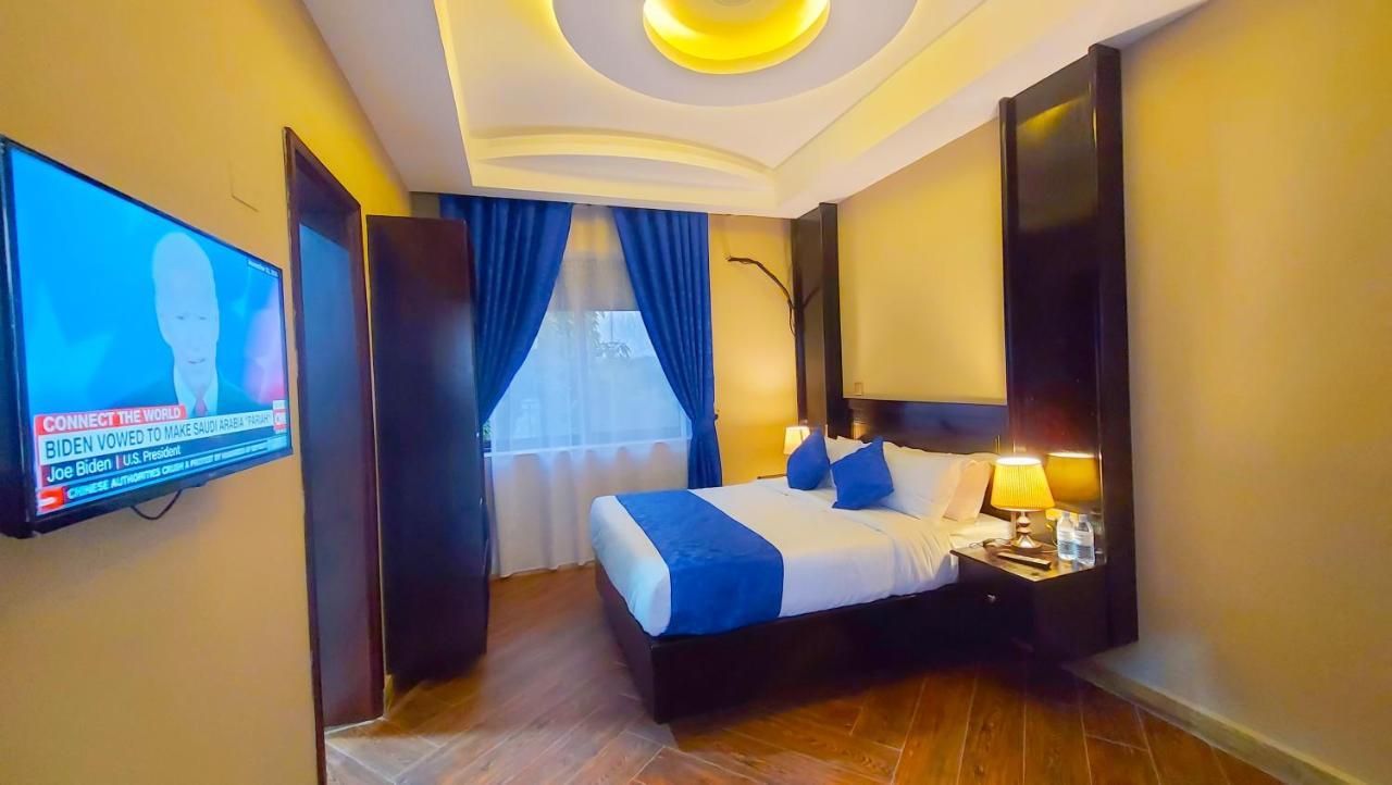 Golden Castle Hotel Hoima Екстер'єр фото