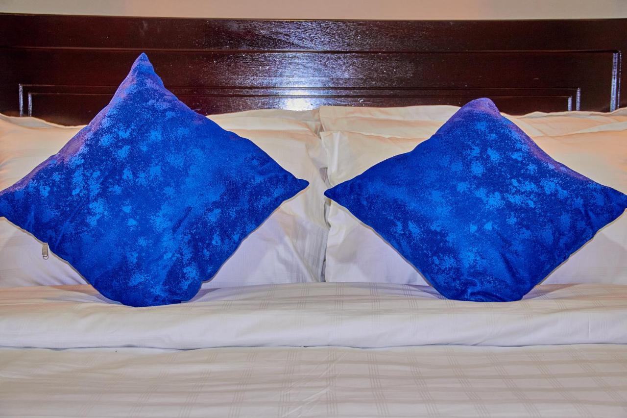 Golden Castle Hotel Hoima Екстер'єр фото